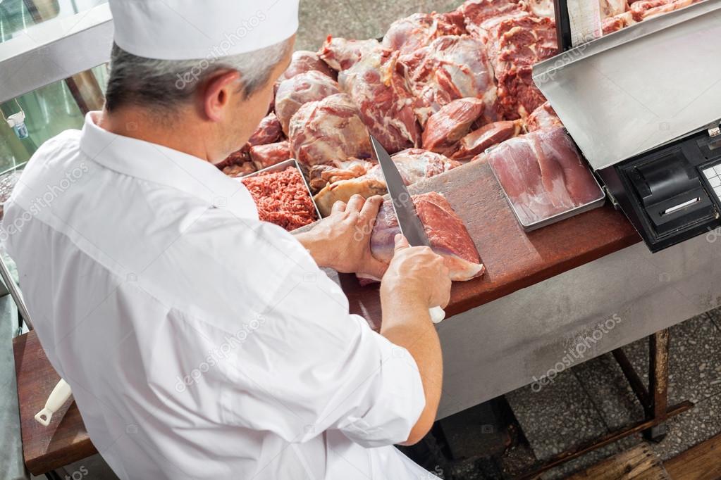 Banco macelleria con lunga vetrina refrigerata su misura